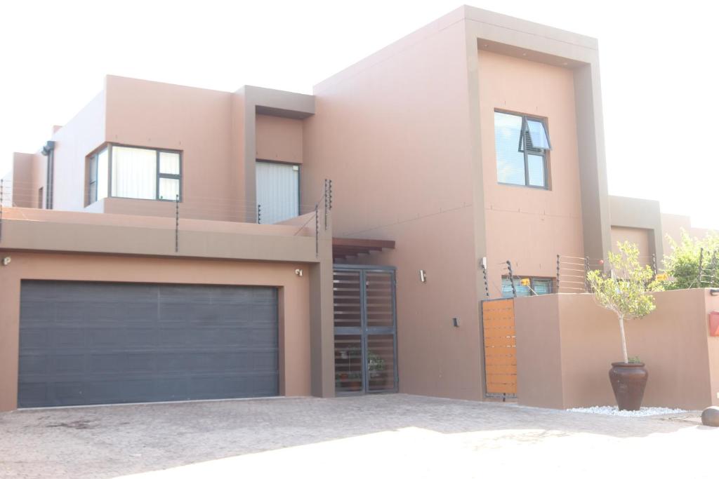 Trinity, Kapské Město