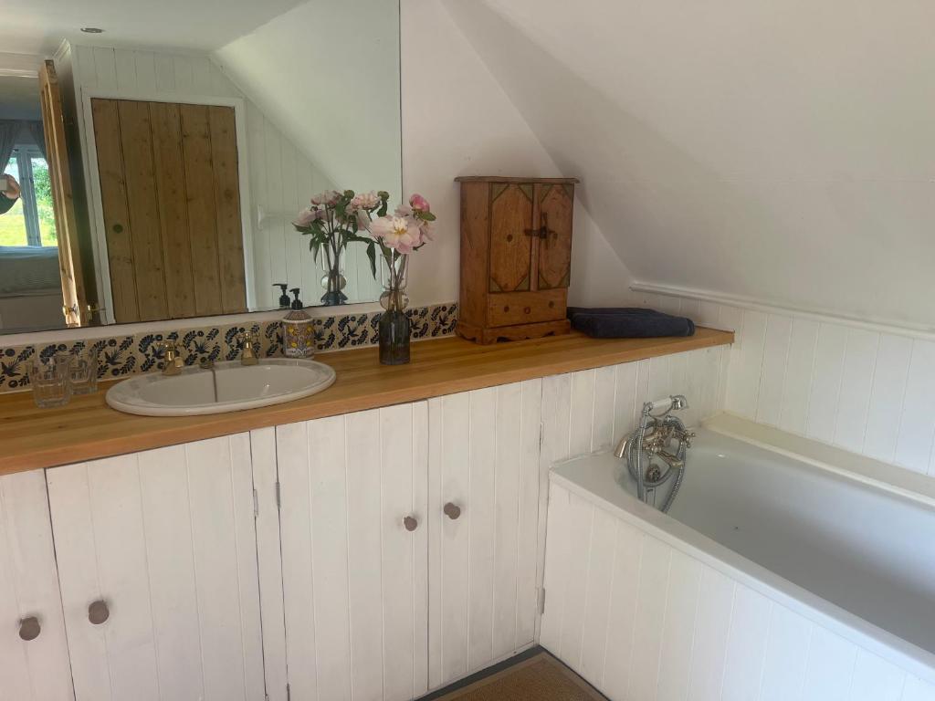 4 Lisle Court Cottages, Lymington photo 5