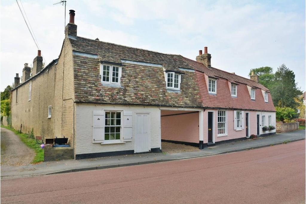 The Holts - Charming 2 Bed Cottage, Cambridge