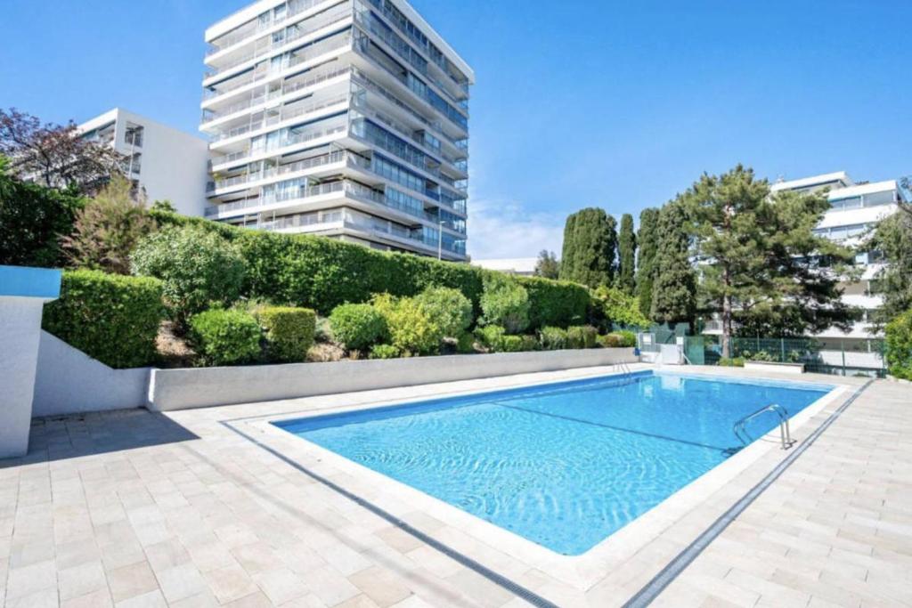 Spacieux 2 pièces terrasse et piscine - 1