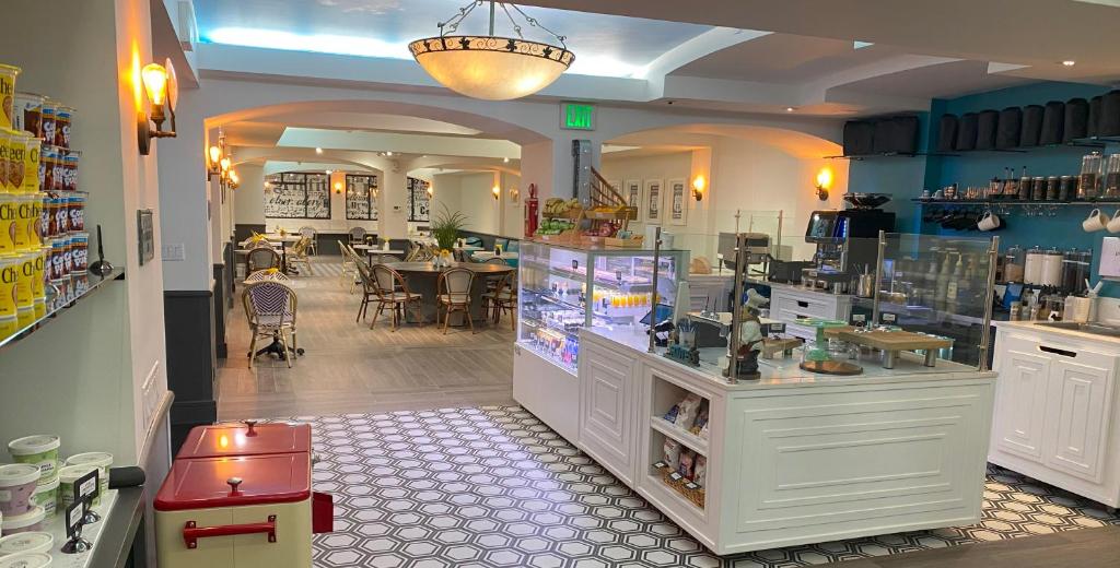 ฮอลลีวูด โฮเทล (Hollywood Hotel)