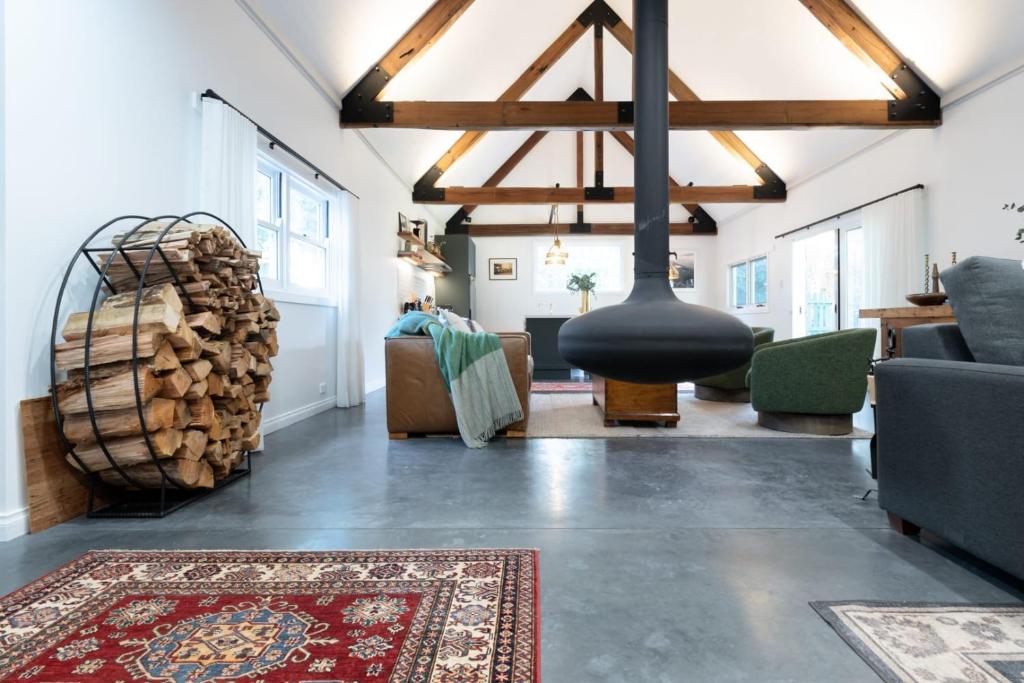 Blackwood Tree Barn Conversion with Parking & Wifi, Evandale