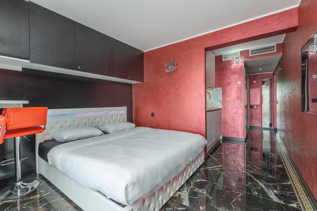 Luxury studio renovated 2024 with free parking - 2