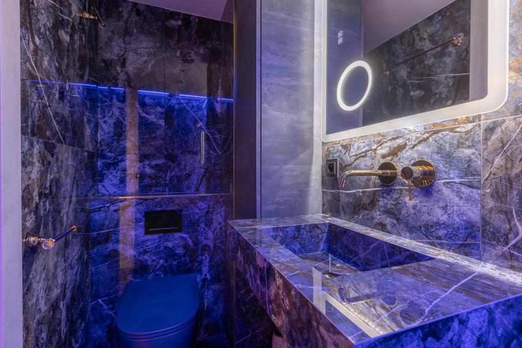 Luxury studio renovated 2024 with free parking - 3