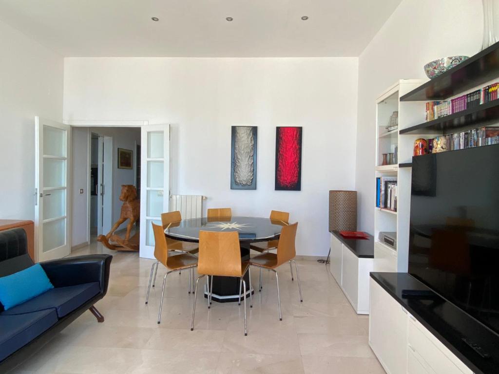 Exclusive Beachfront Haven in Costa Brava - 4