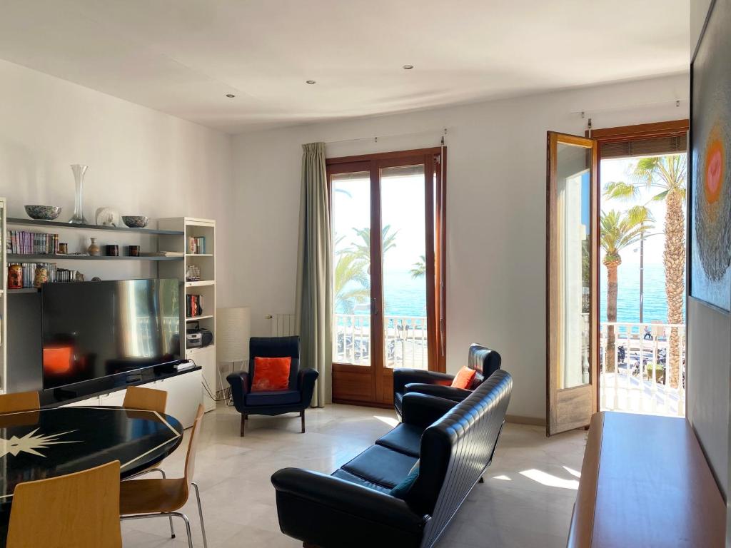 Exclusive Beachfront Haven in Costa Brava - 3