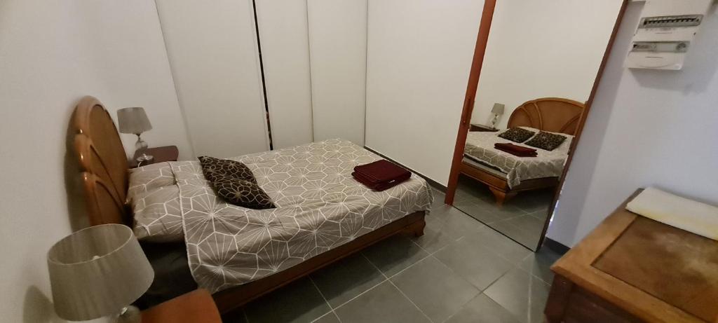 T3, 65 m2, La Seyne sur Mer,300m du port, Terrasse et petite cour, 2 chambres et salon - 5