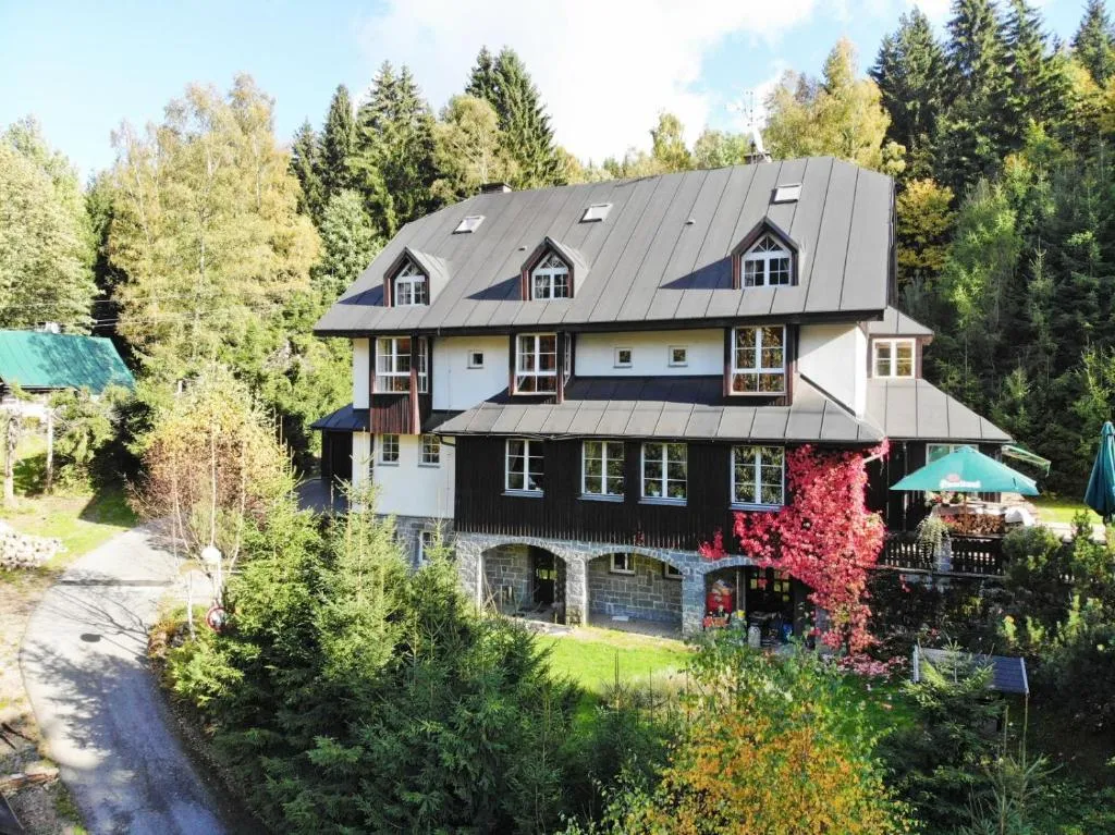 Hotel Konšel，位于日茄基的酒店