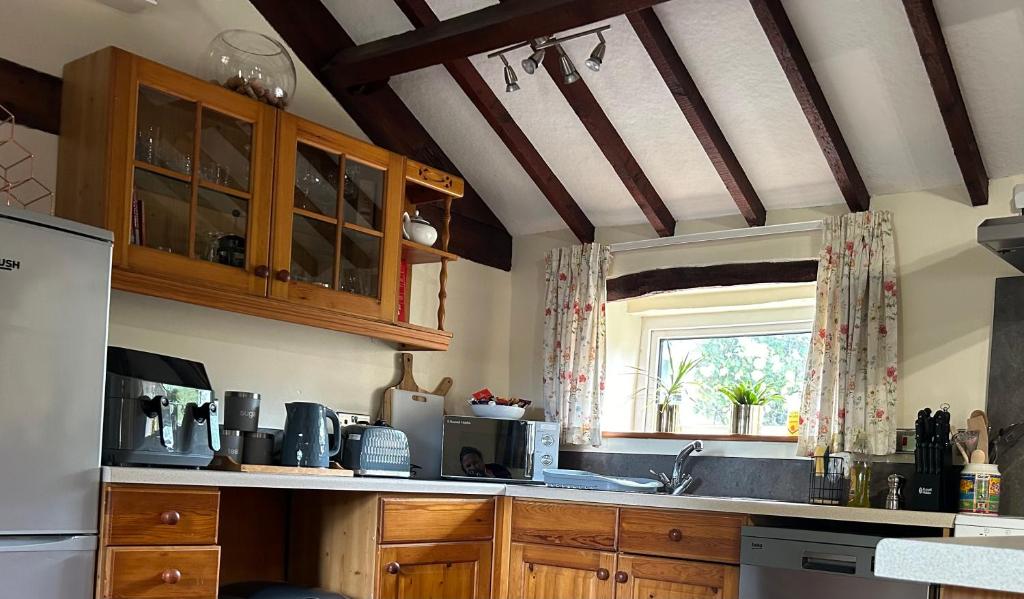 Twattleton Cottage, Kilburn photo 6