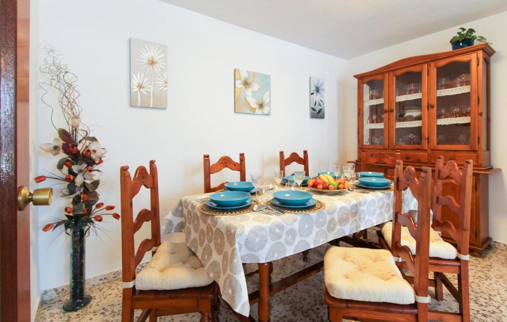 4 Bedroom Gorgeous Apartment In Málaga - 5