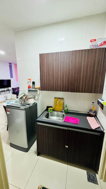 Kitchen, Vista Alam Roomstay Homestay in Shah Alam