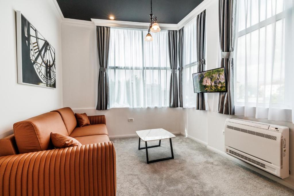 White unique Apart, Nikšič