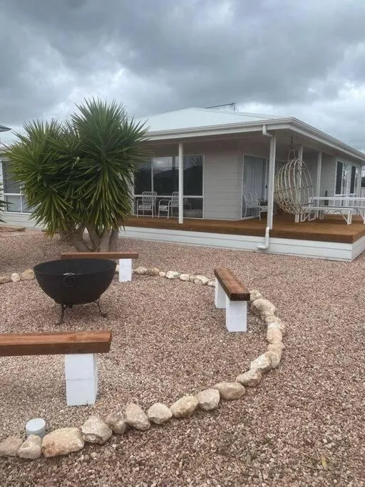 Ela meine 'Come stay', hotel in Port Moonta