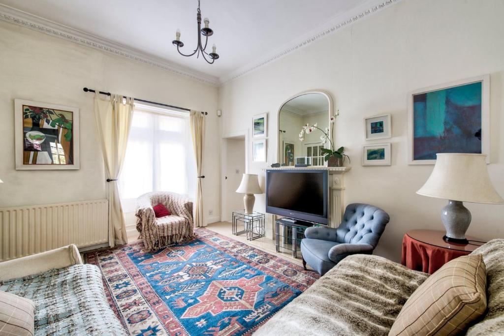 GuestReady - Classic Charm near Holyrood Park, Edinburgh