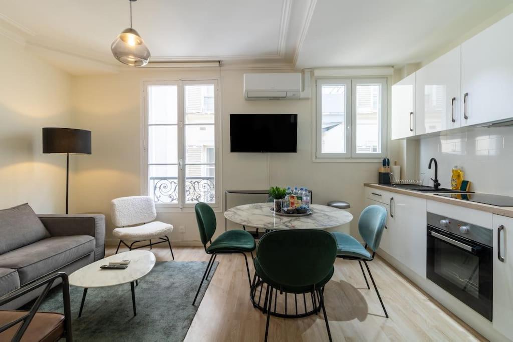 B2 Two Bedrooms Champs Elysées Arc de Triomphe AC - 2