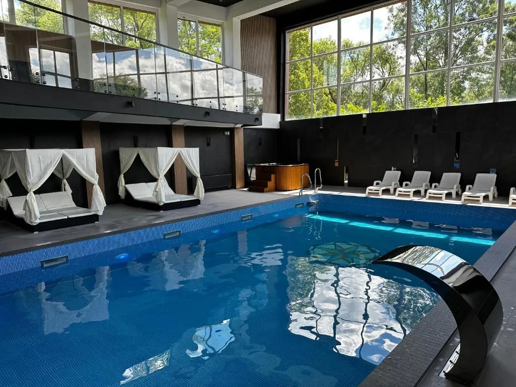 WRZOS resort & wellness，位于文盖尔斯卡－古尔卡的酒店