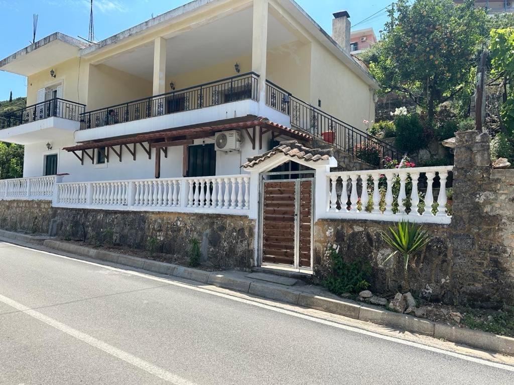 lazari Rooms, Himarë