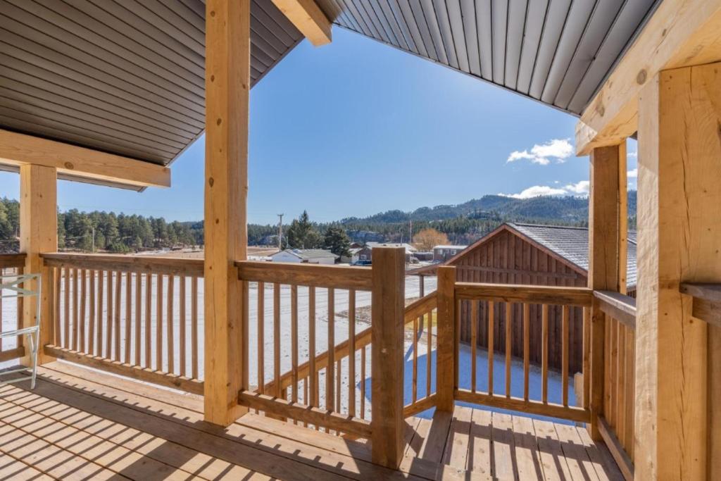 Gold VC Custer`s Loft, Custer