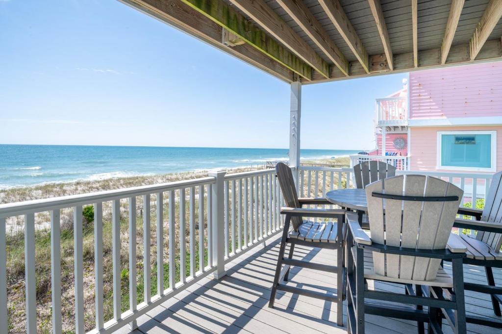 Oceanfront Condo with 3+ Pools - Ocean Dunes 205, Kure Beach