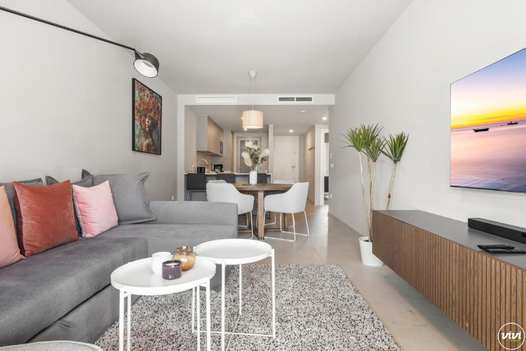 ViVi Homes - Cosy Beach Pool, Gym & Beach - 2
