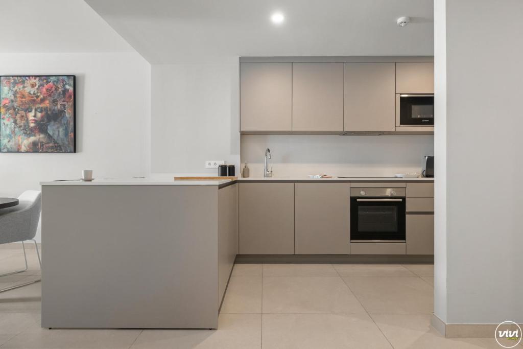 ViVi Homes - Cosy Beach Pool, Gym & Beach - 3