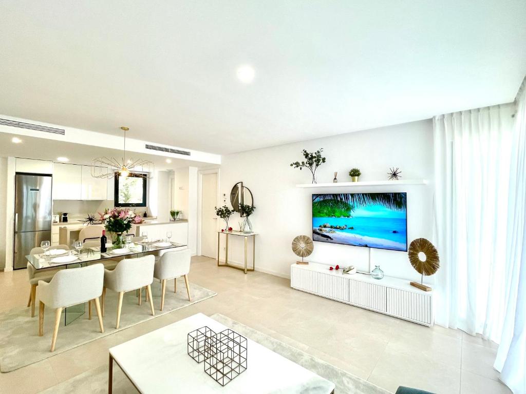 Magnificient 3 Bedroom Apartment by the Beach - 4