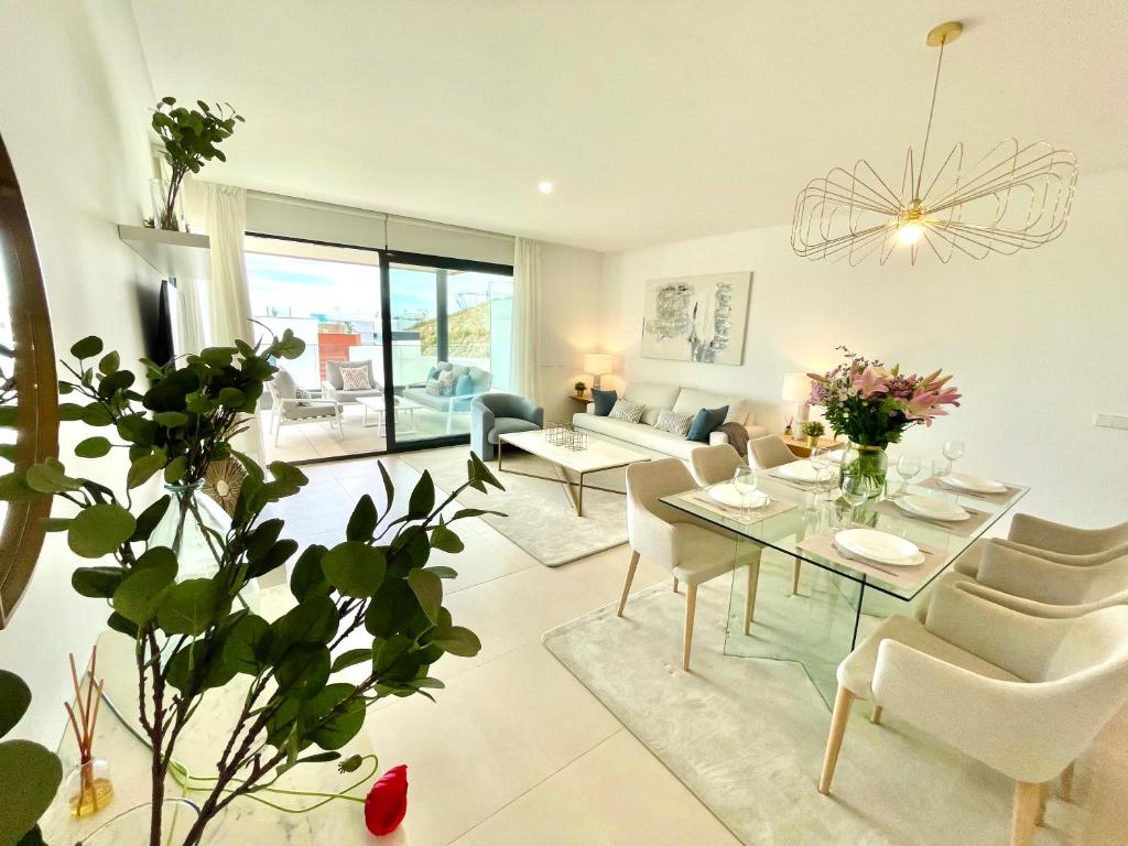 Magnificient 3 Bedroom Apartment by the Beach - 1