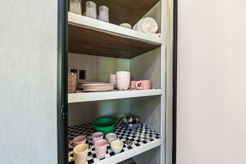 Retro Ranch, Country Road Estates