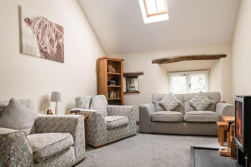 GORSE BARN - A cosy barn conversion in North Wales with a log burner, Tal-y-Cafn
