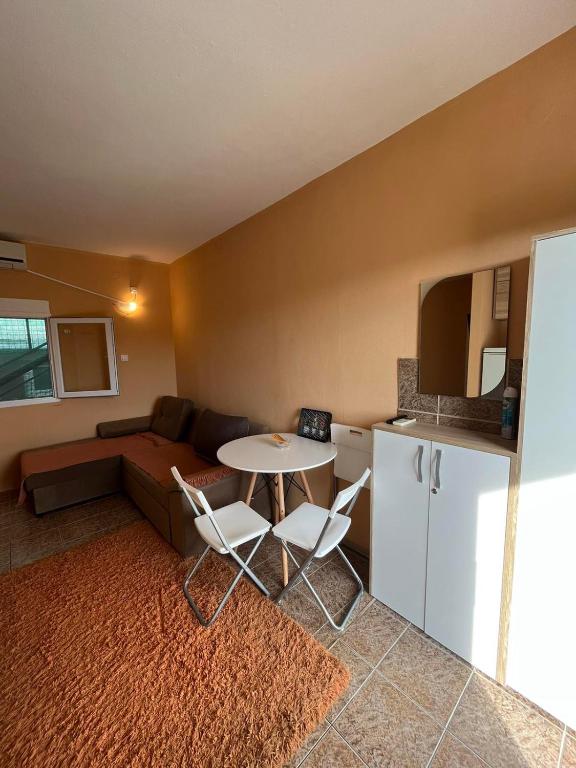 Anastasija, Sutomore