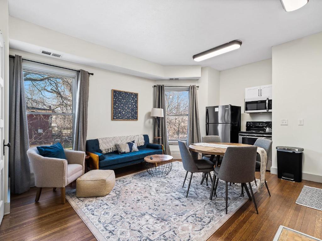 Carriage Manor - Sun Soaked 1BR - Close to CCF, Cleveland