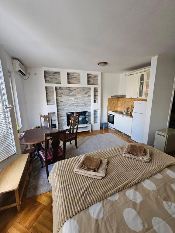 Modern apartment - quiet street - 2