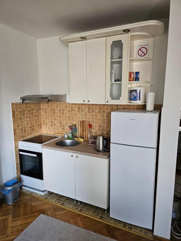 Modern apartment - quiet street - 5