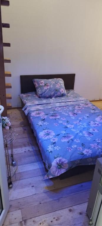 Small Apartment PRIVATE bathroom STRONG WI-FI - 4