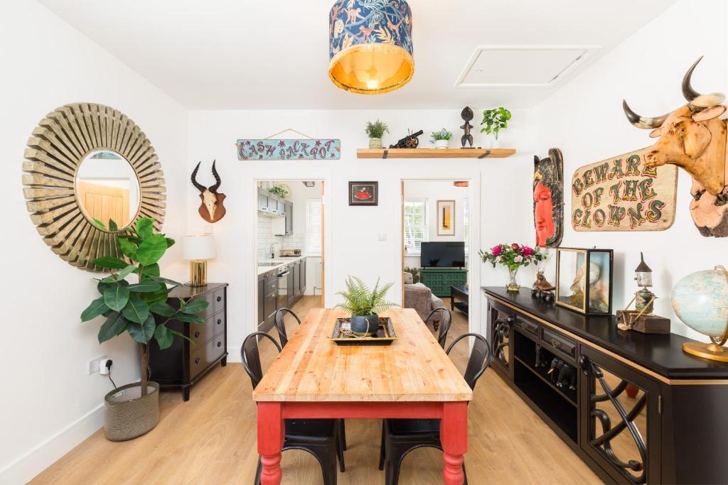 Quiet Location near the Docks secure parking x2, Gloucester