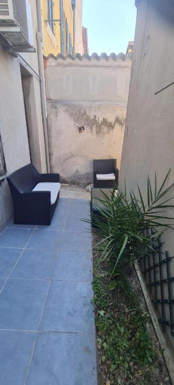 T3, 65 m2, La Seyne sur Mer,300m du port, Terrasse et petite cour, 2 chambres et salon - 3
