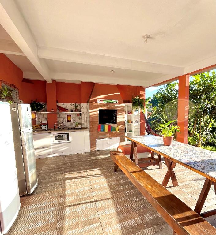 Kitchen, Vibe House Hostel in Florianopolis