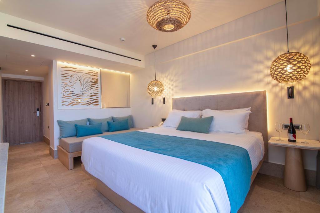 Pegasos Deluxe Beach Hotel — Hotel rooms in Faliraki, South Aegean