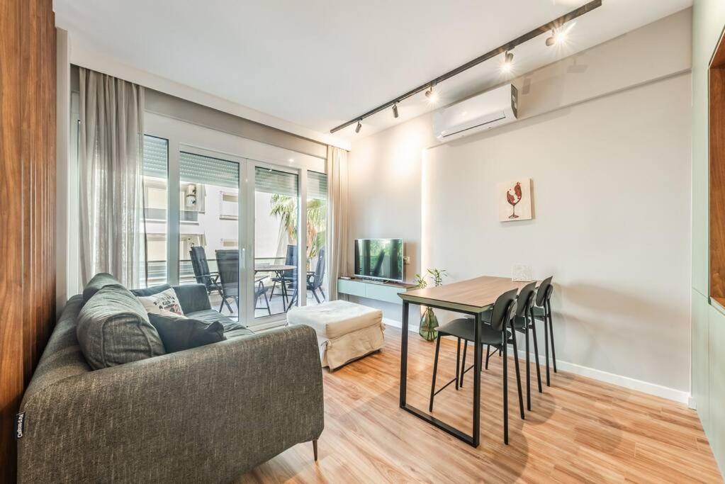 Luxury Seaview Apartment, Vlorë