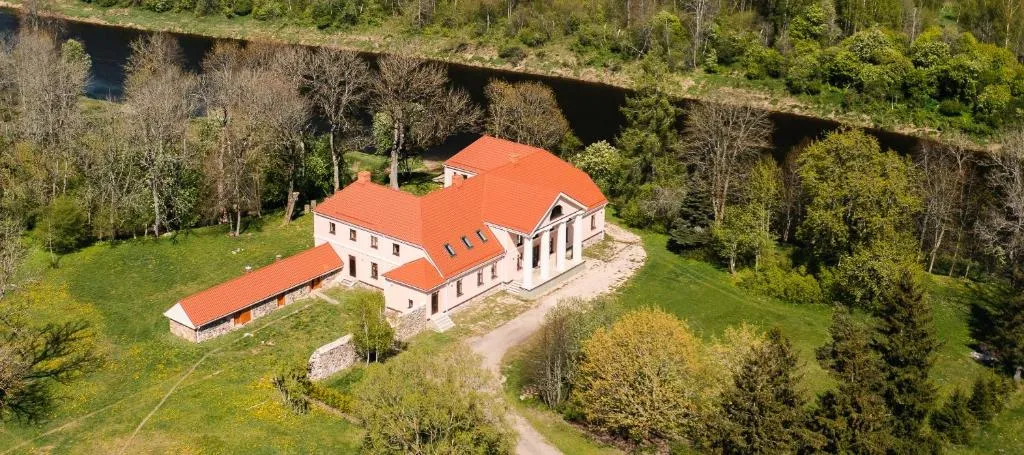 Lēnu pils, Hotel in Lēna
