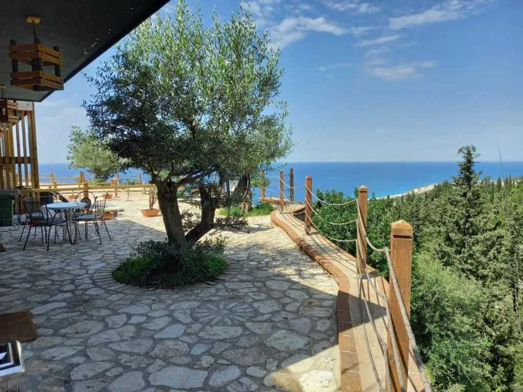 Rahoni Park & Suites, hotel in Dhërmi