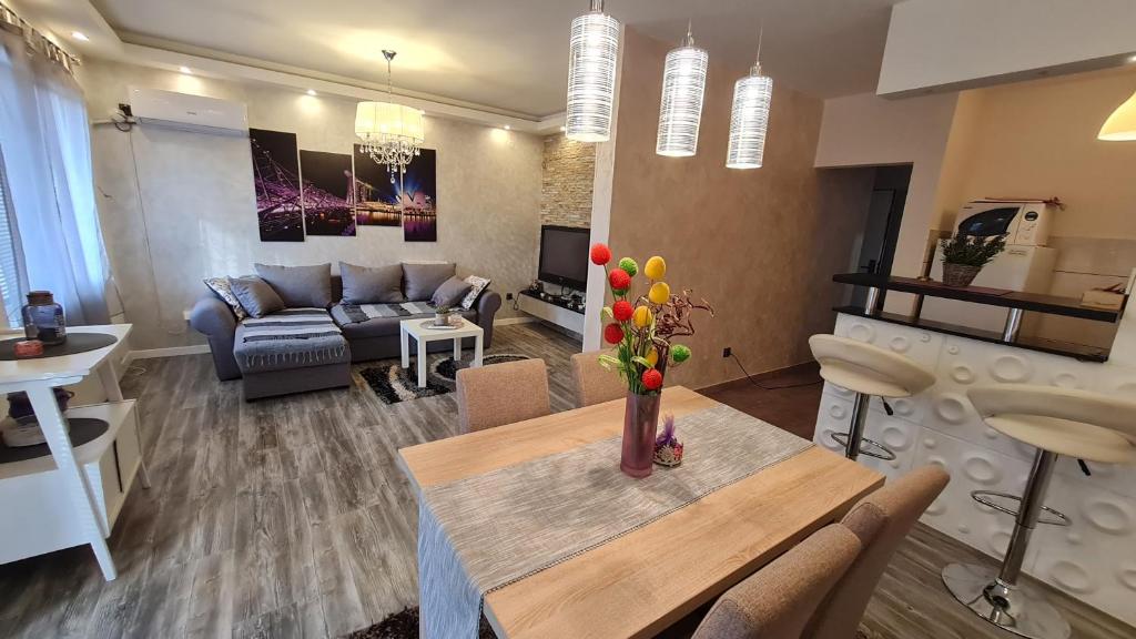 New Moment, Žarkovo