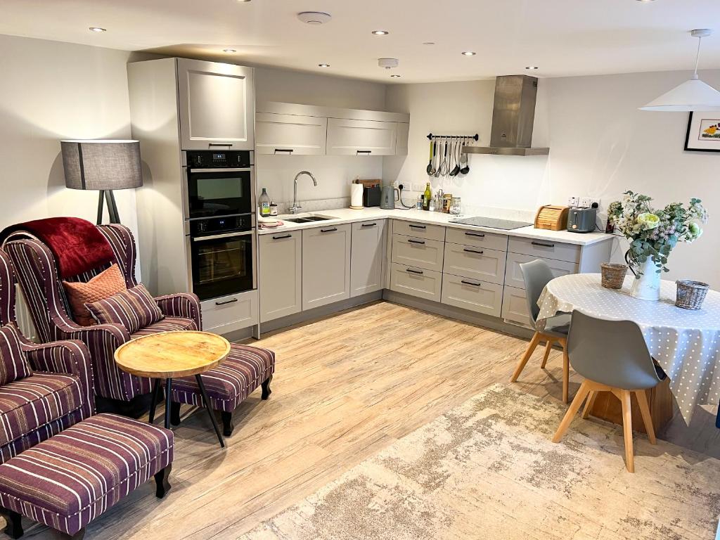 Wren Cottage, Coleford - pet-friendly stay