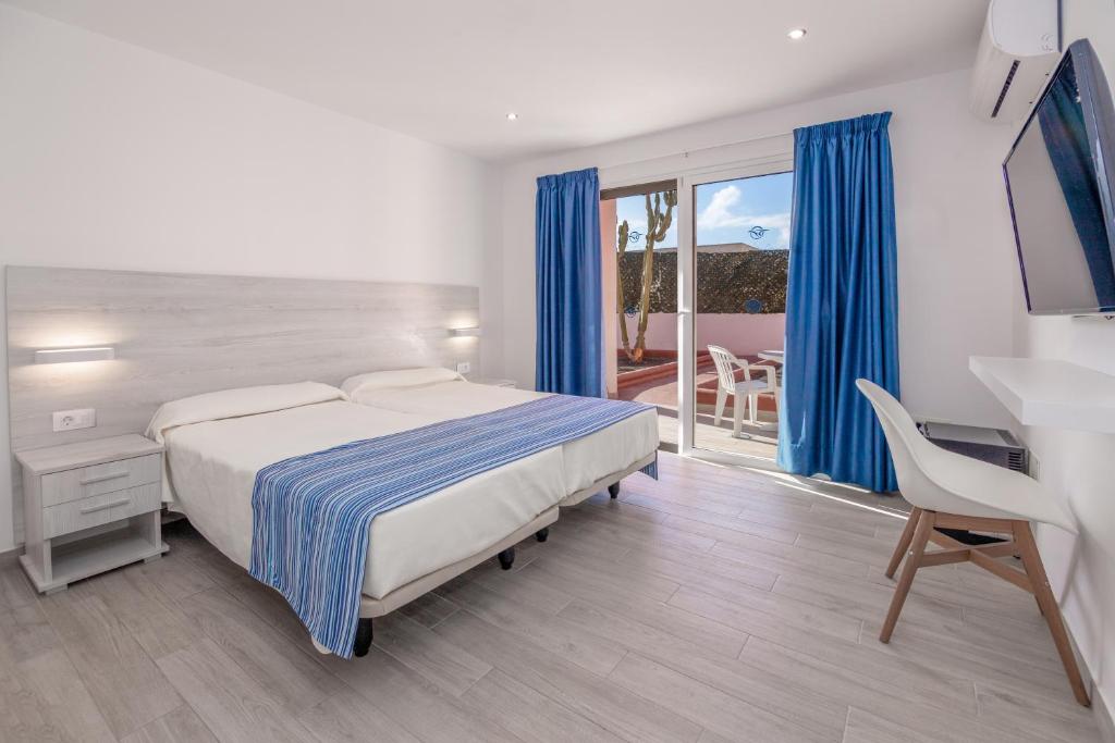 Globales Costa Tropical — Hotel rooms in Costa de Antigua, Canary Islands