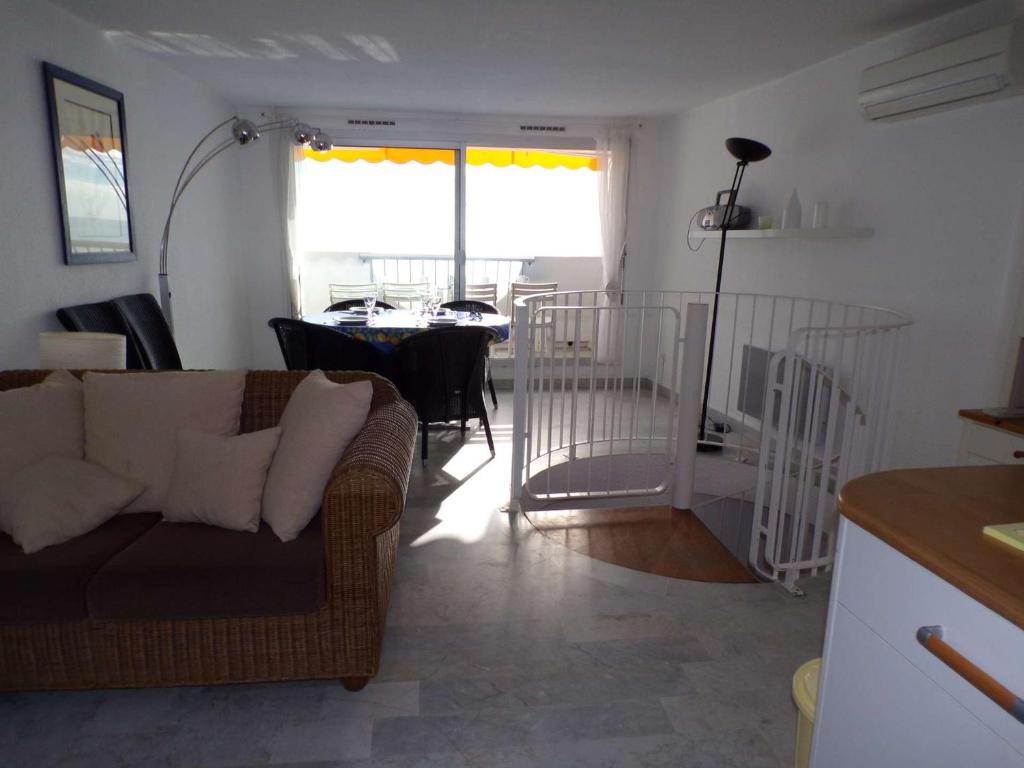 3 pièces avec piscine sur la plage, proche commerces - FR-1-328-166 - 3