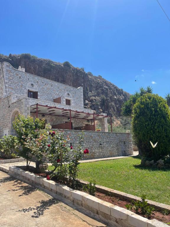 LITHOS by the sea, Neon Oitilon