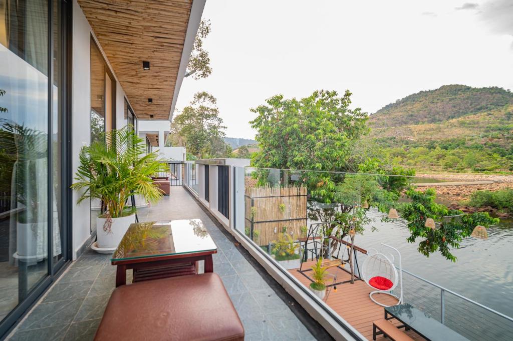 Balcony/terrace, Ban Ban Resort TeukChhou in Kampot