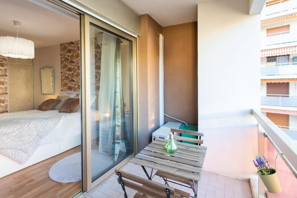 A10 Staywizus -1 BDR Heart of Juan les Pins 5 min Sea - AC & Balconies - 4