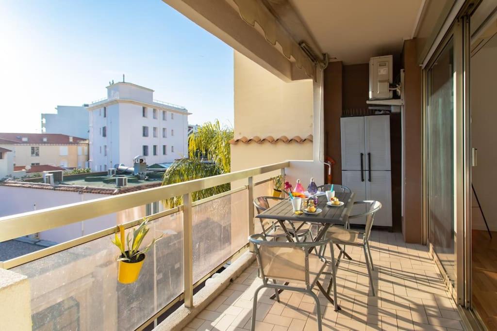 A10 Staywizus -1 BDR Heart of Juan les Pins 5 min Sea - AC & Balconies - 2