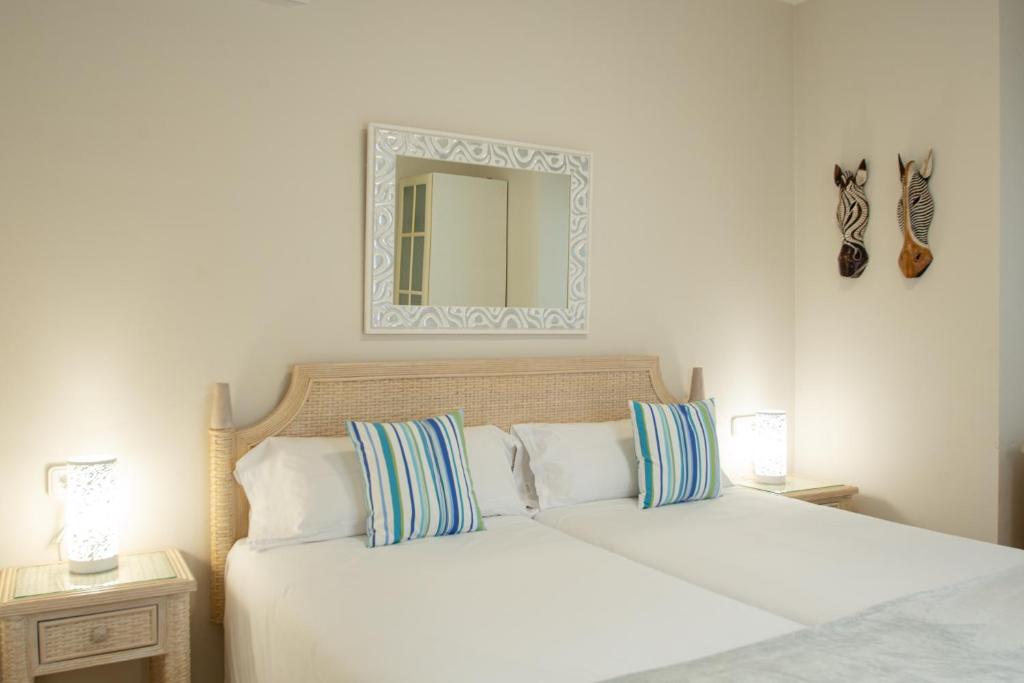 Apartamentos LIVVO Coloradamar — Hotel rooms in Playa Blanca, Canary Islands